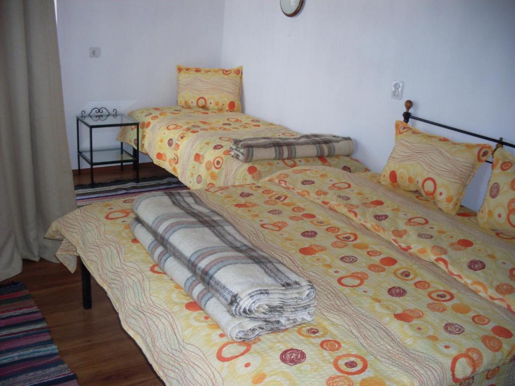 Tsutsovi House Hotell Kalofer Rum bild