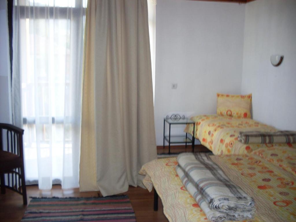 Tsutsovi House Hotell Kalofer Rum bild