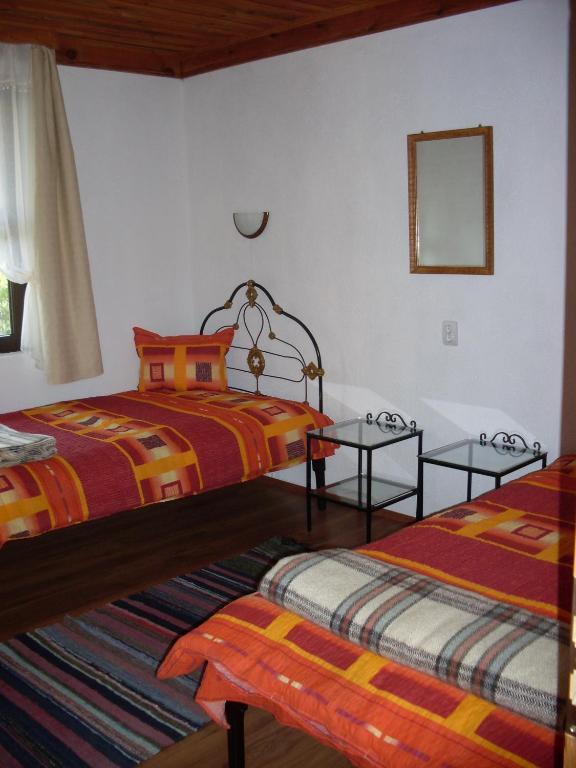 Tsutsovi House Hotell Kalofer Rum bild