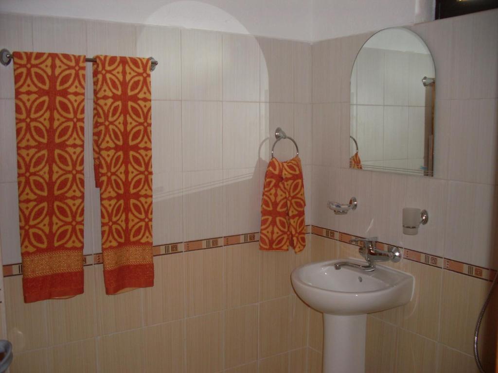 Tsutsovi House Hotell Kalofer Rum bild