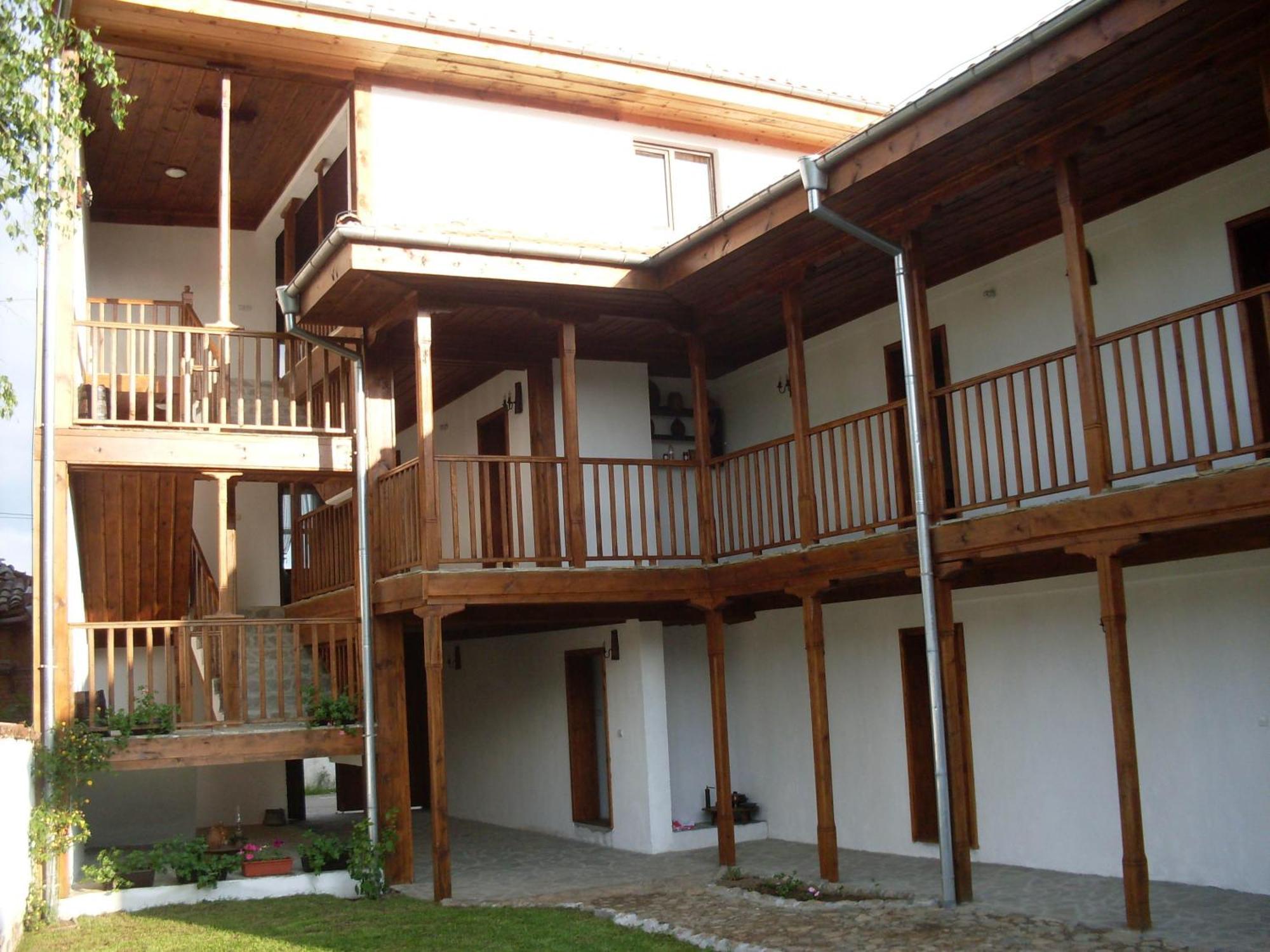 Tsutsovi House Hotell Kalofer Exteriör bild